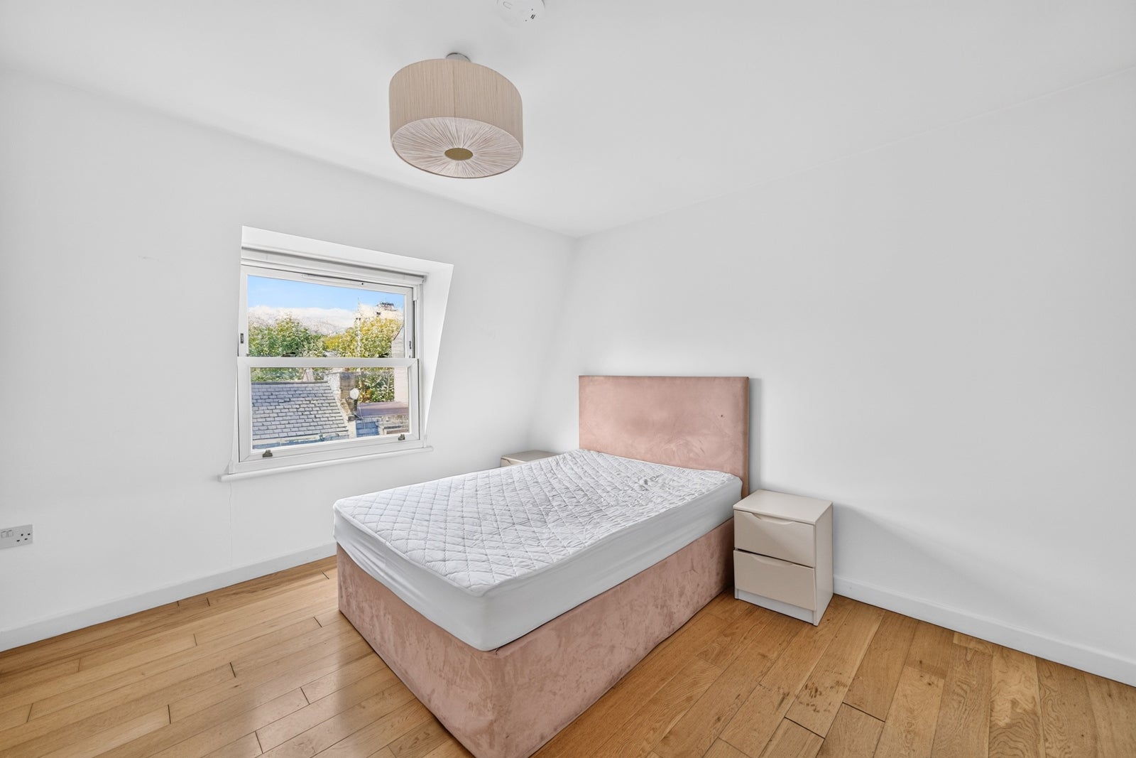 Flat Leather Lane in Greater London