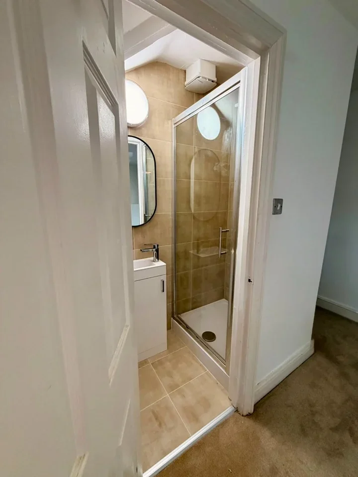 Flat Willesden Lane in Greater London