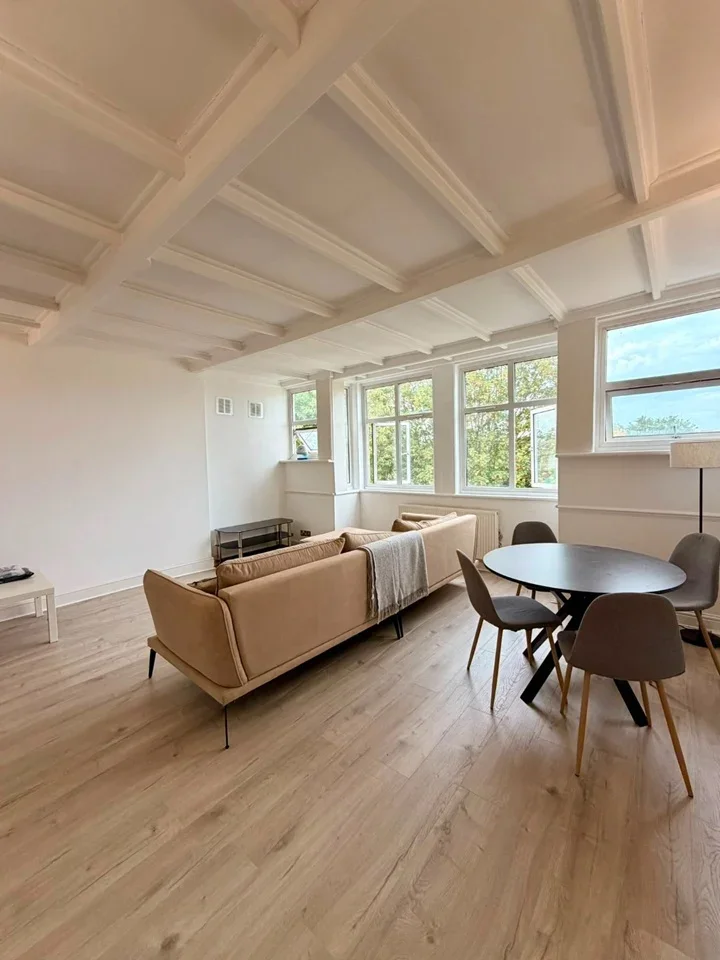 Flat Willesden Lane in Greater London