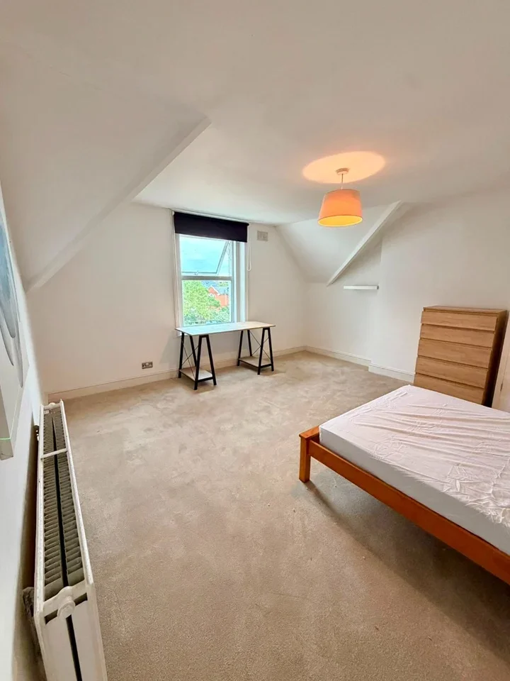 Flat Willesden Lane in Greater London