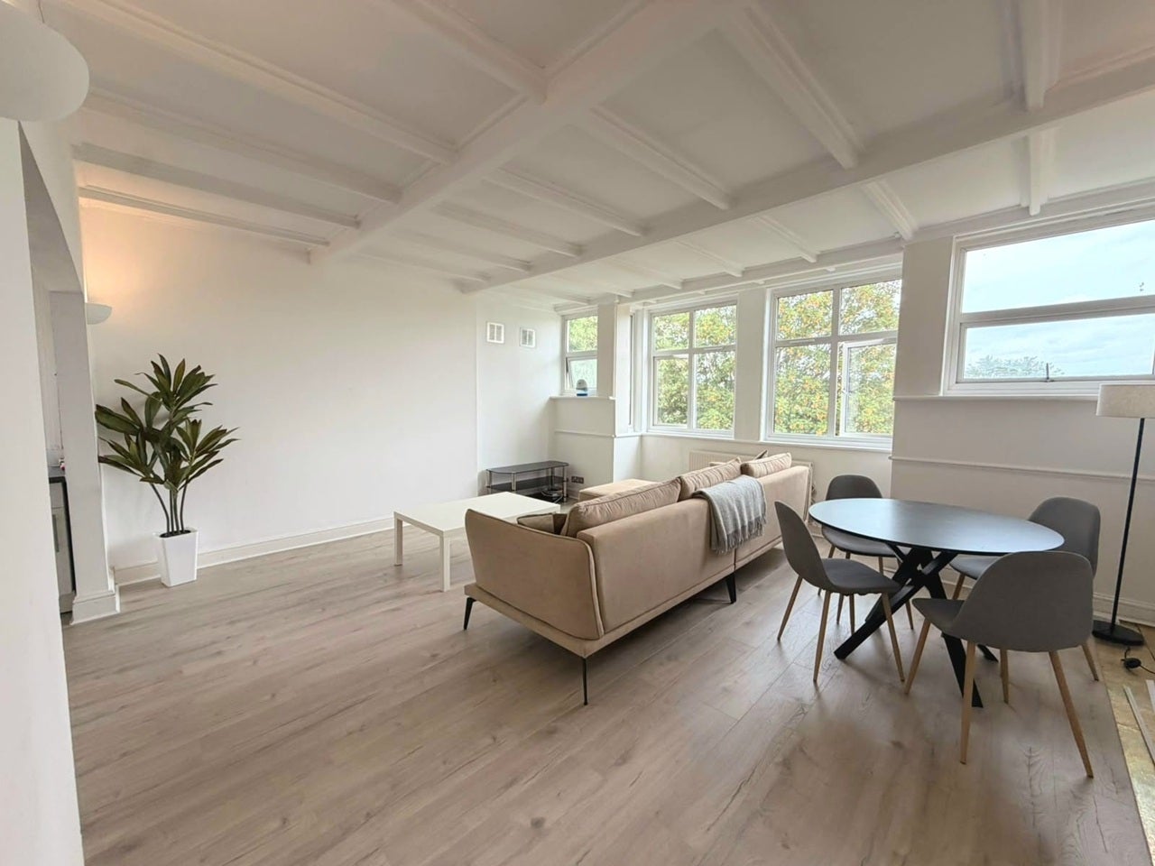 Flat Willesden Lane in Greater London
