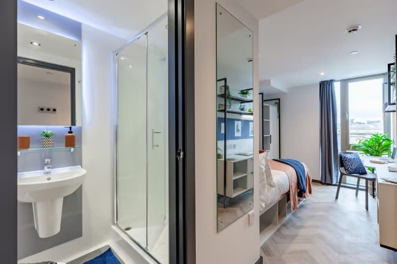 Room Hunter Street in Liverpool