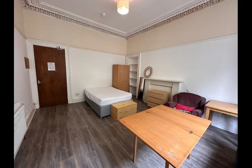 Room Craigmaddie Terrace Lane in Glasgow