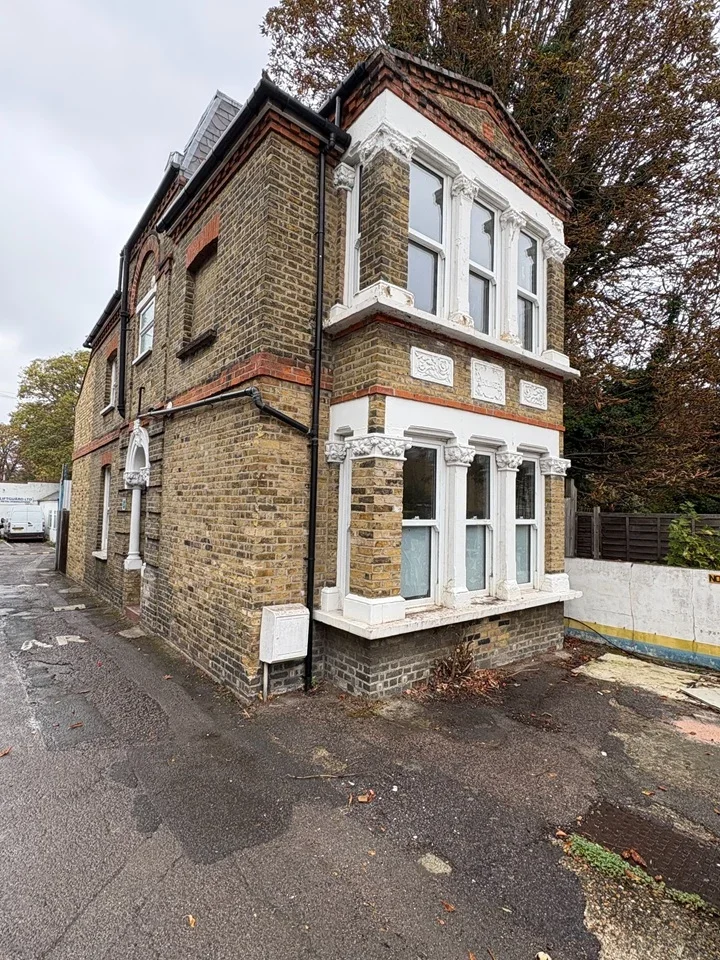 House Barry Road in Greater London