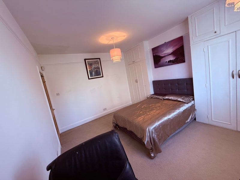 Room Westwell Road in Greater London