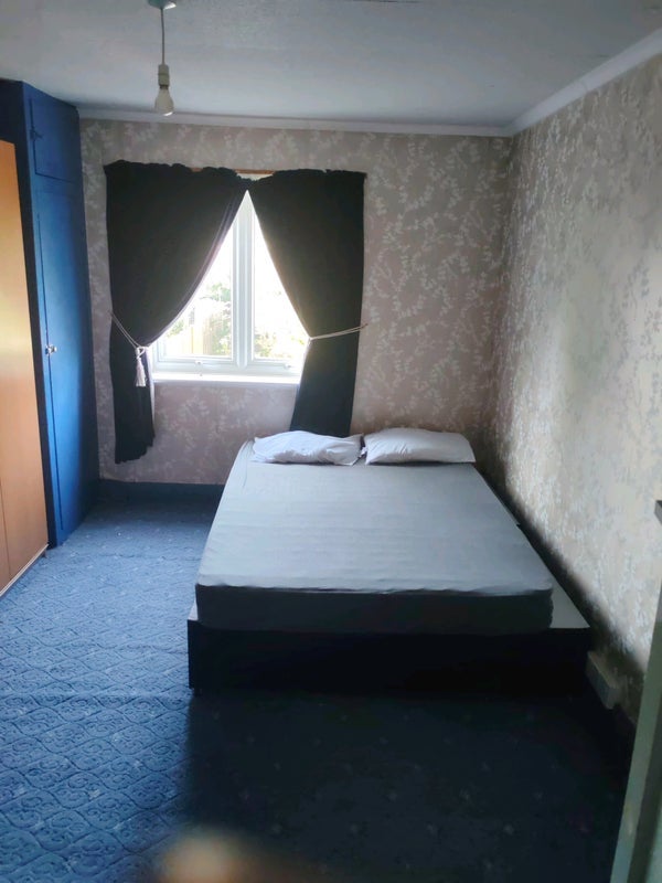 Room Elmhurst Road in Slough