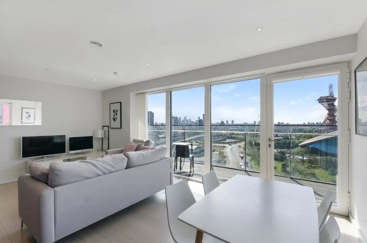 Flat Waterden Road in Greater London