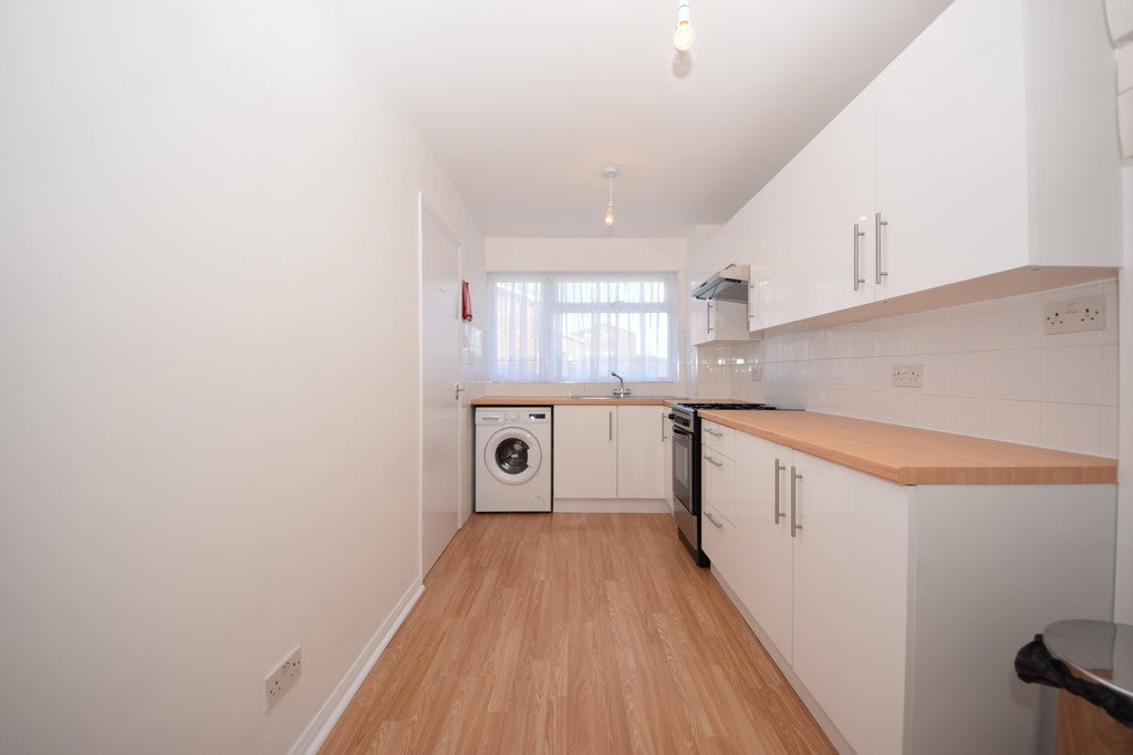Flat St Peters Close in Greater London