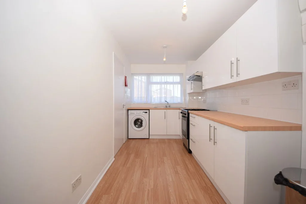 Flat St Peters Close in Greater London