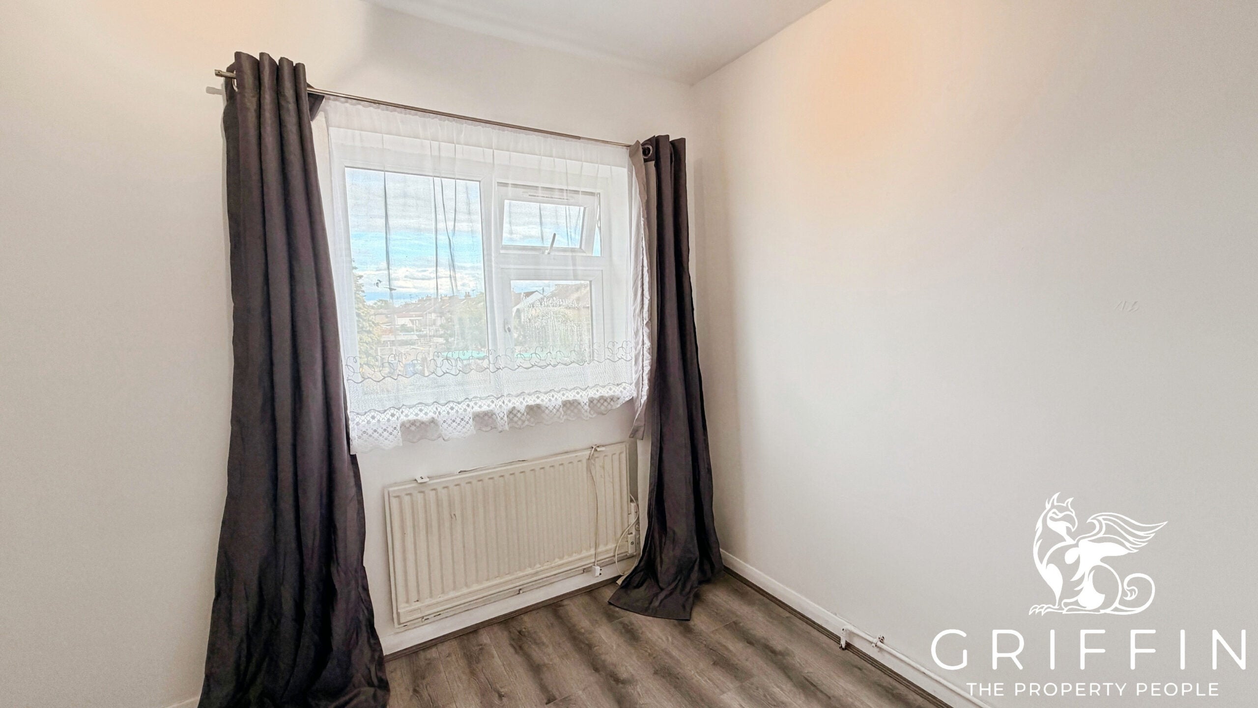 Flat The Retreat in Grays