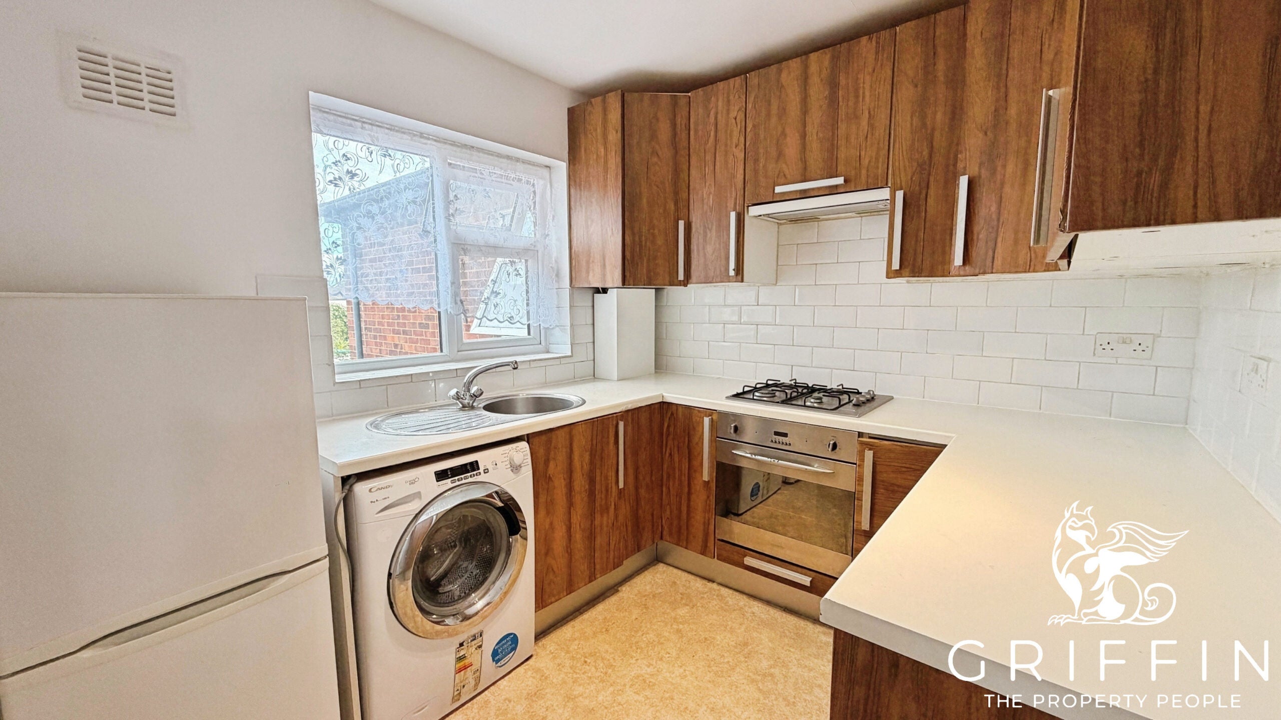 Flat The Retreat in Grays