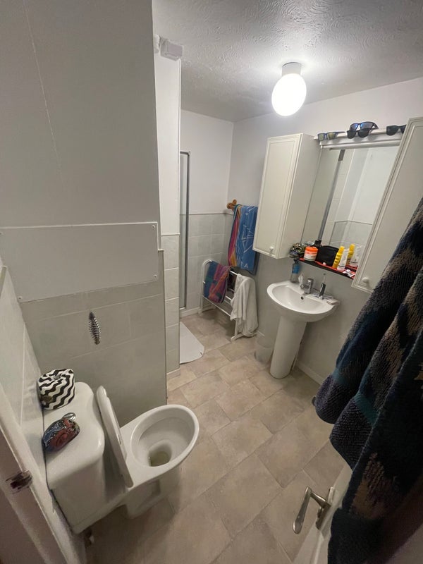 Room Redcar Close in Royal Leamington Spa