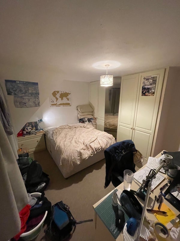 Room Redcar Close in Royal Leamington Spa