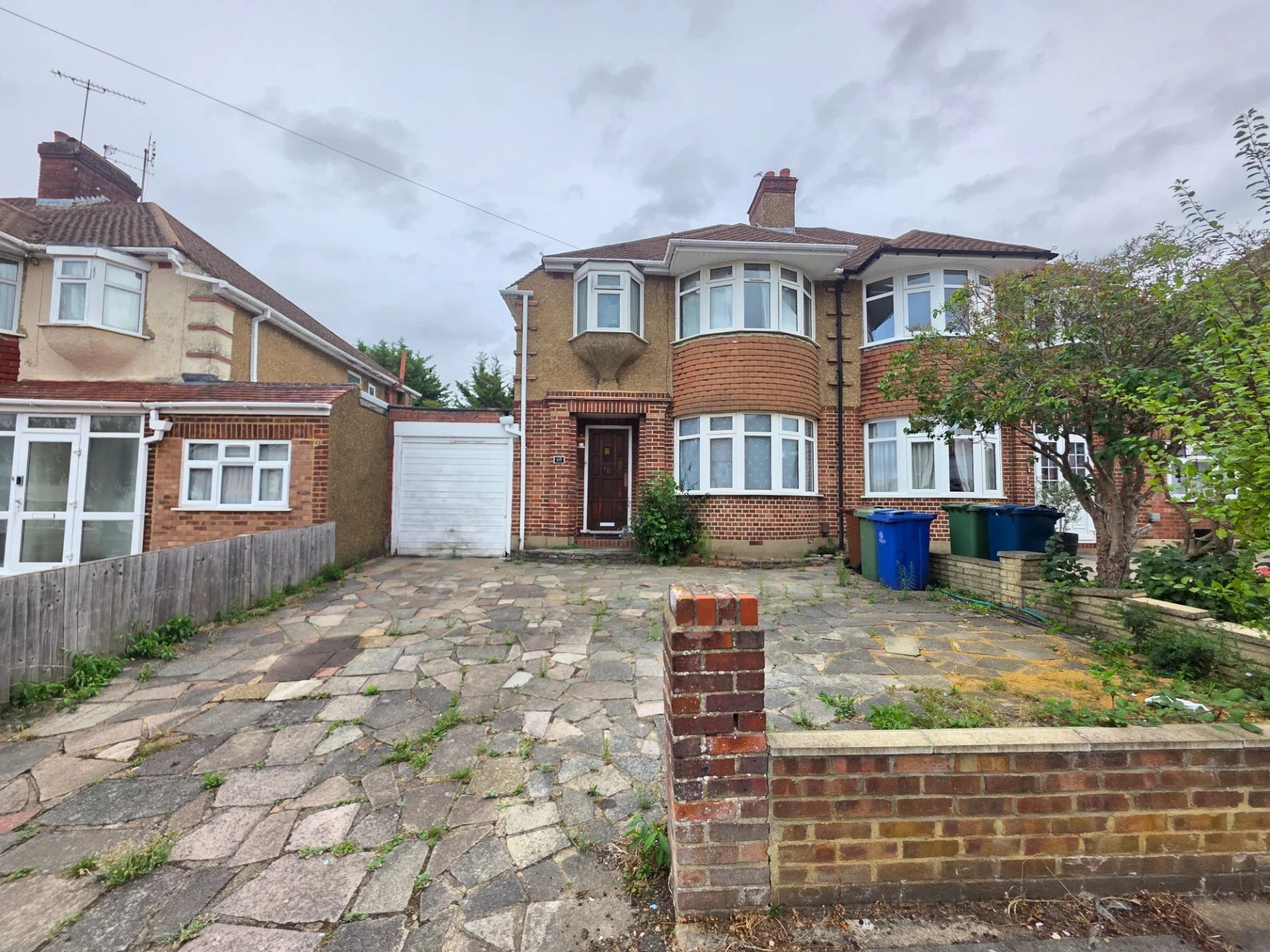 House Worple Way in Greater London