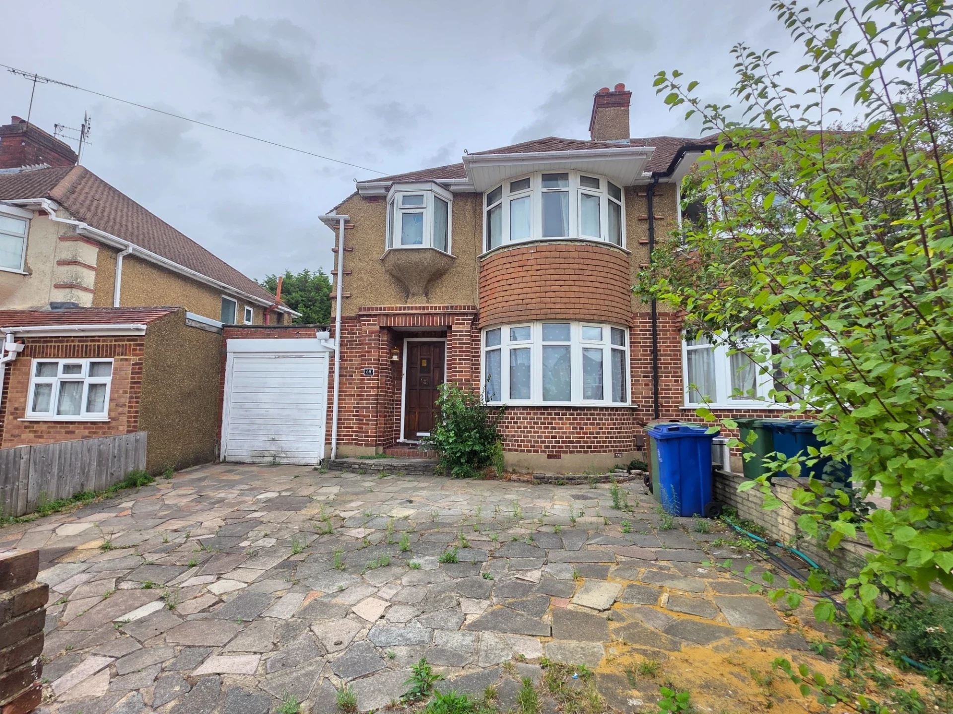 House Worple Way in Greater London