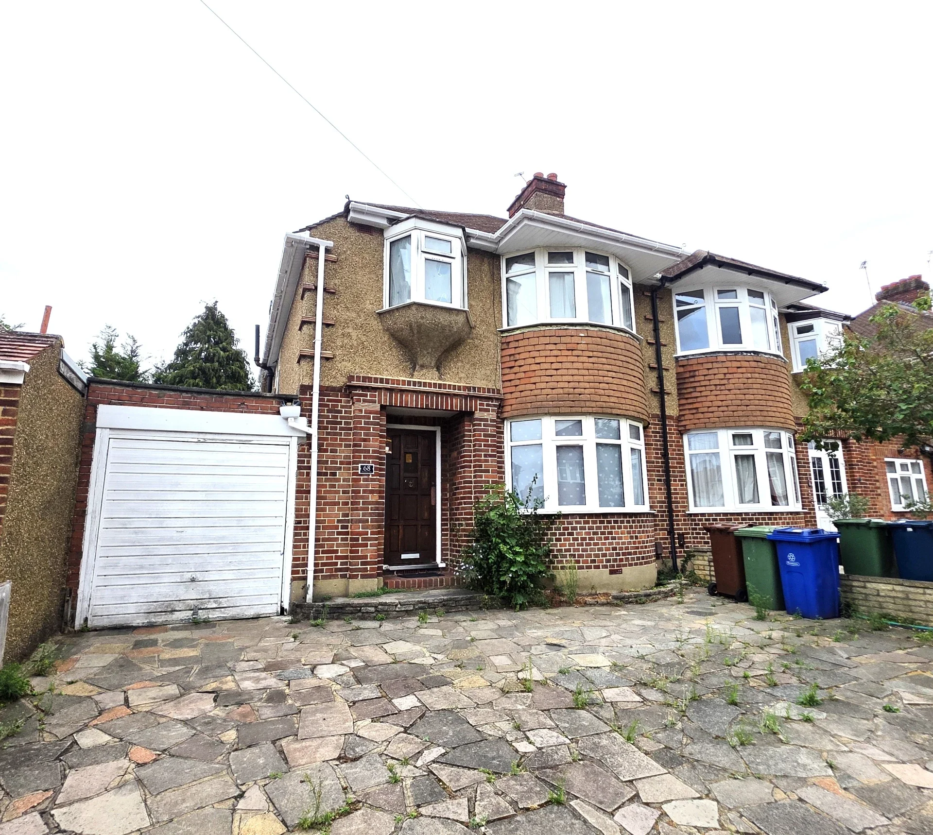 House Worple Way in Greater London