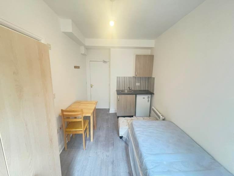 Flat Elfrida Crescent in Greater London