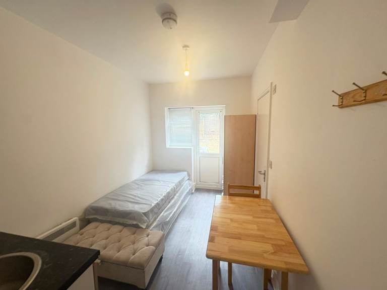 Flat Elfrida Crescent in Greater London