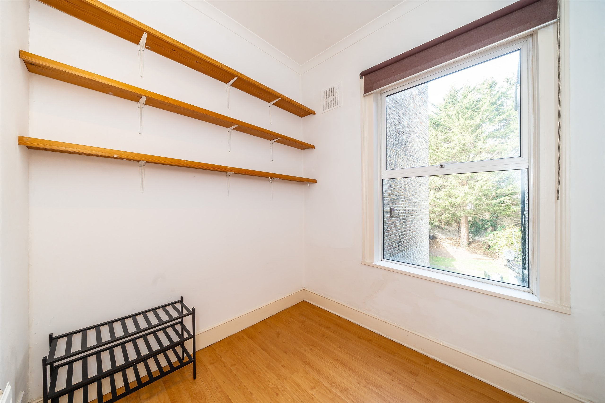 Flat Taybridge Road in Greater London