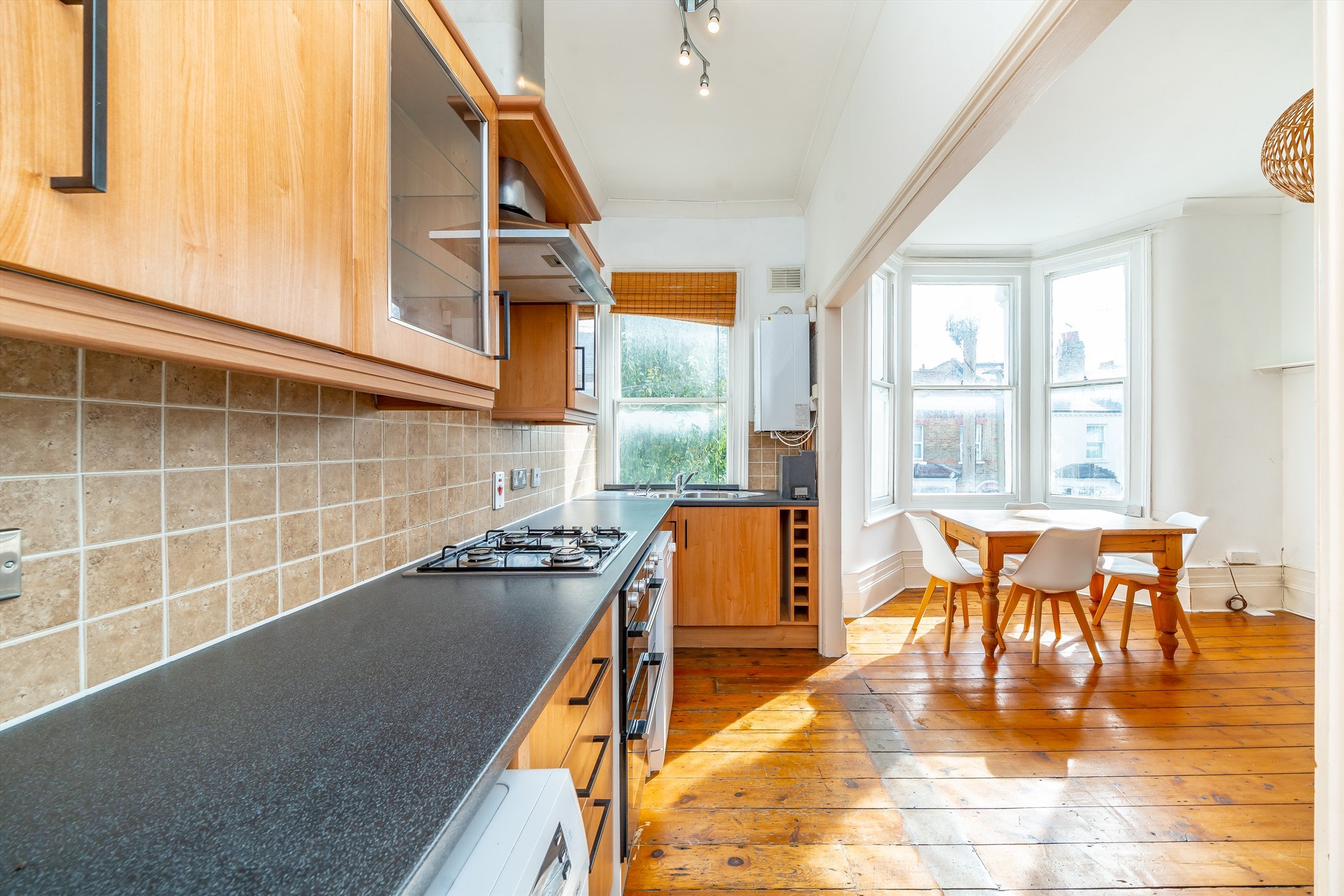 Flat Taybridge Road in Greater London