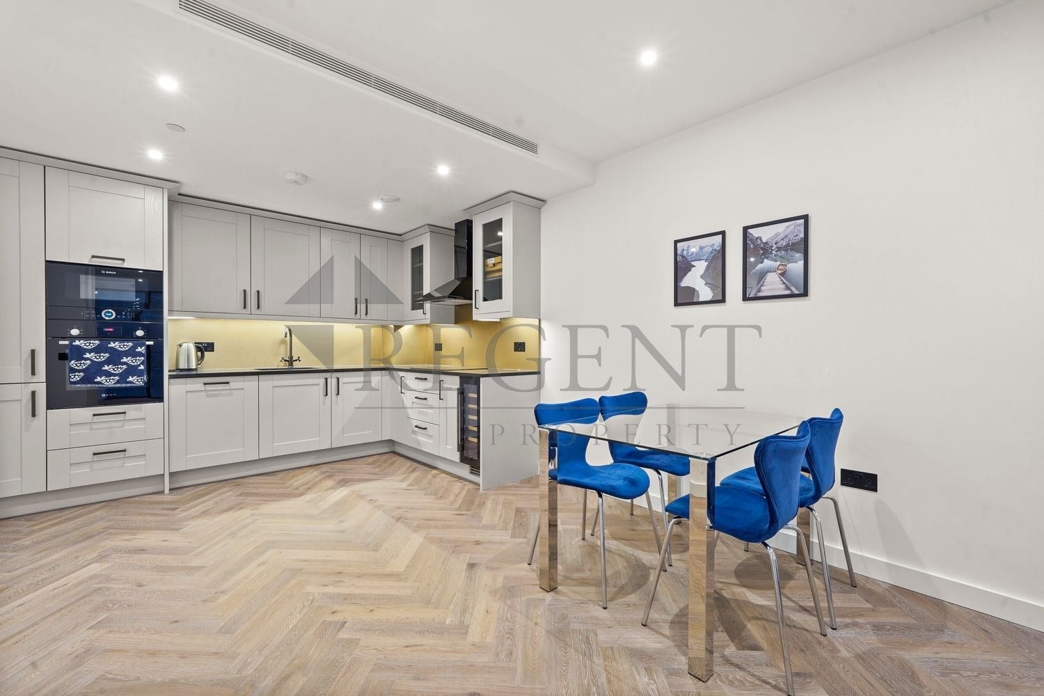 Flat Merino Gardens in Greater London
