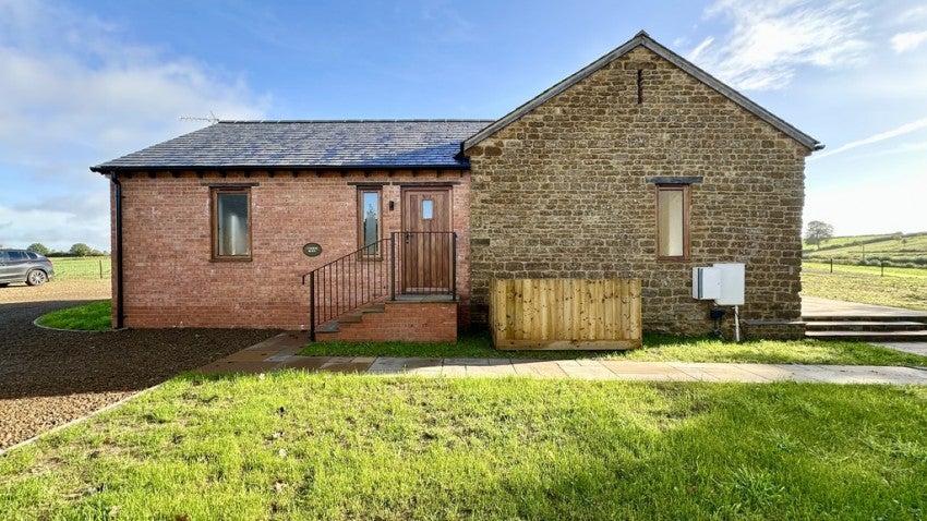 House Thorpe Road in Chacombe
