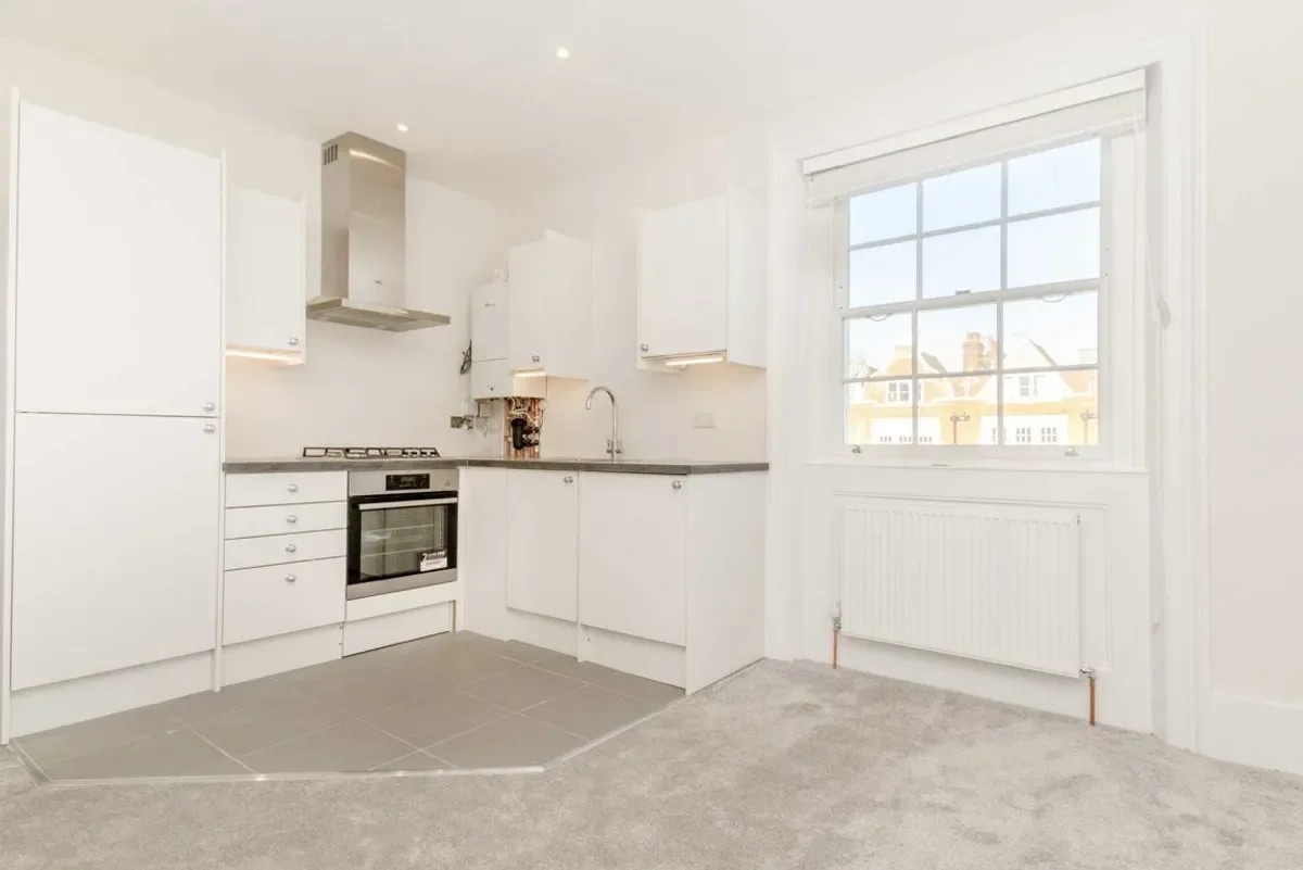 Flat Chiswick High Road in Greater London