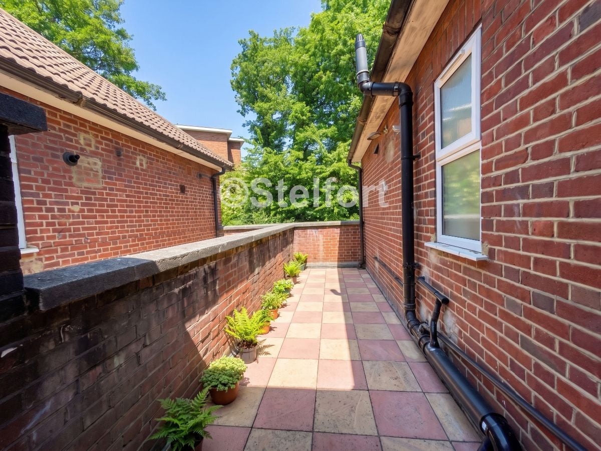 Flat Bromley Road in Greater London