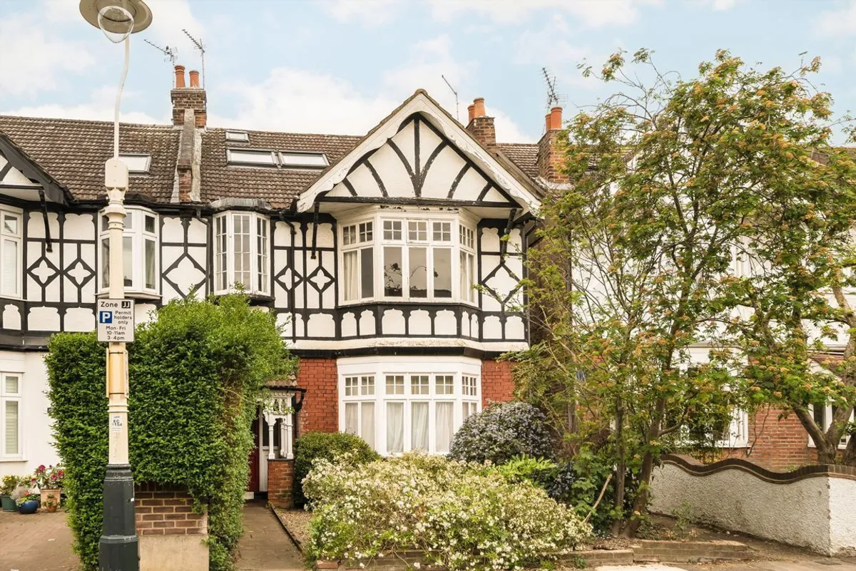 Flat Loveday Road in Greater London