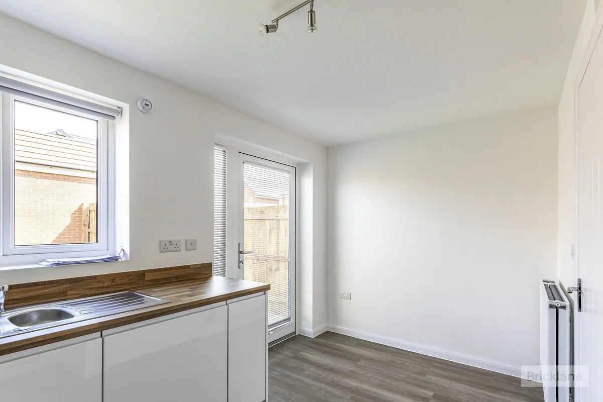 Flat Cardigan Close in Northampton