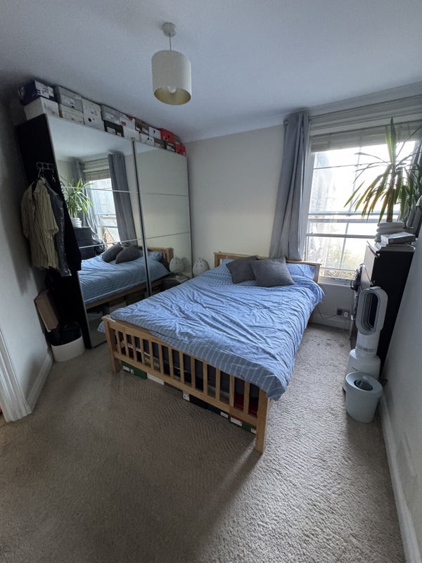 Room Queenstown Road in Greater London