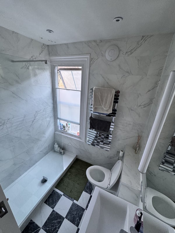 Room Queenstown Road in Greater London