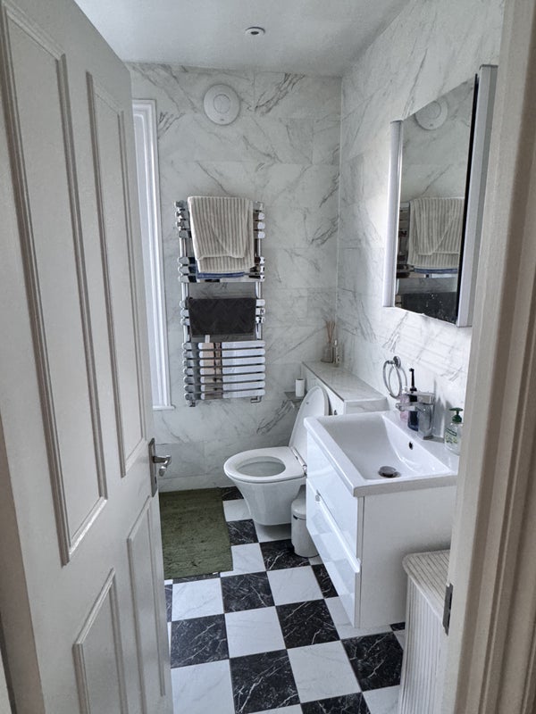 Room Queenstown Road in Greater London