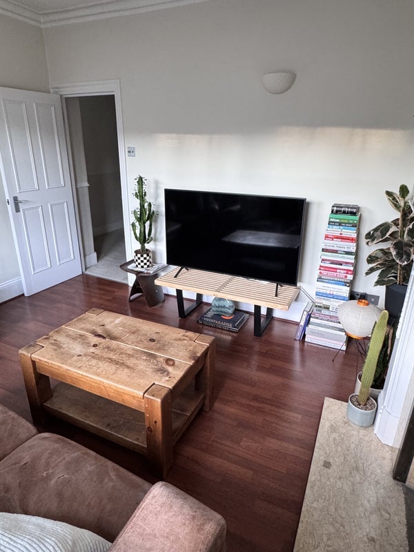 Room Queenstown Road in Greater London
