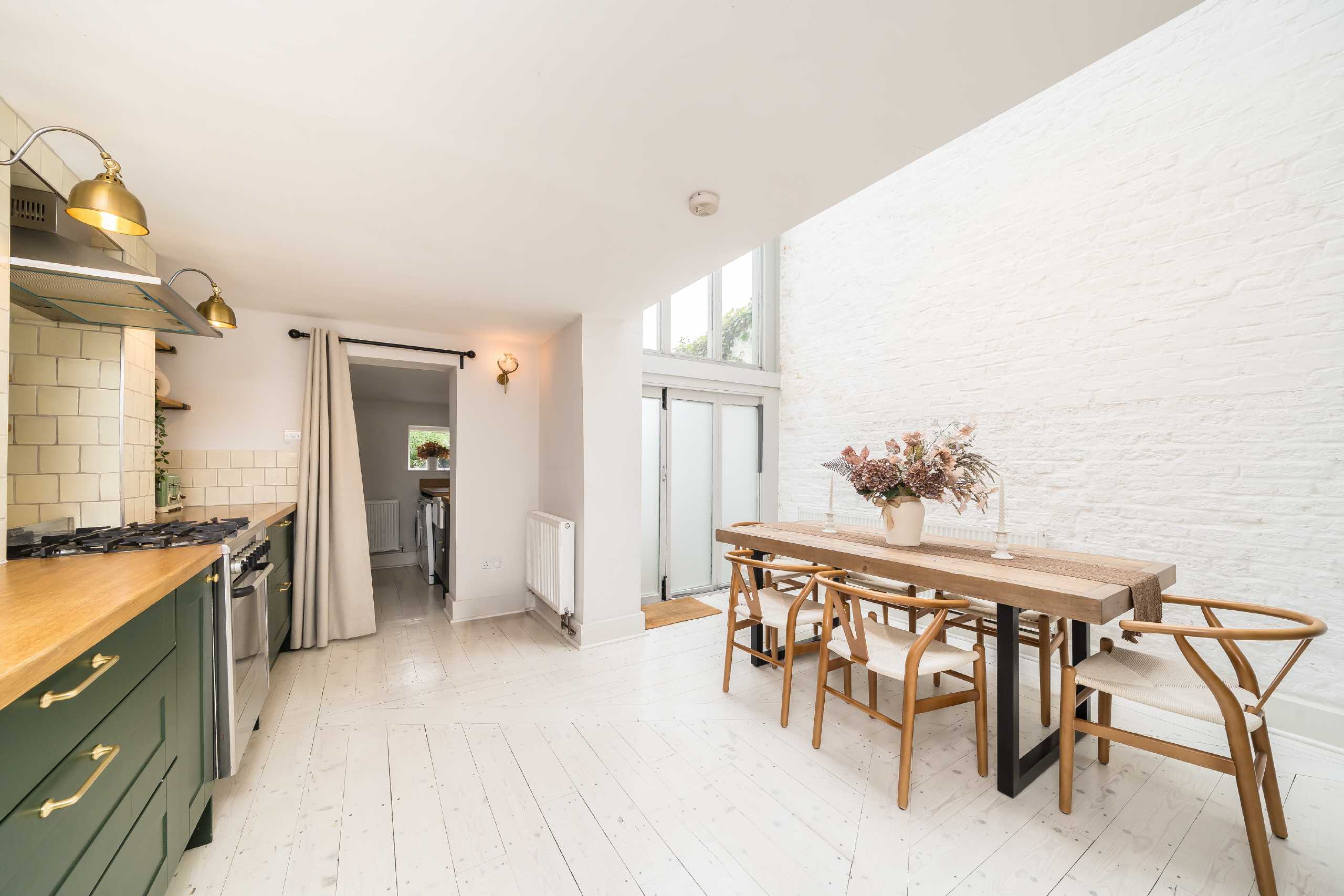 Flat Trinity Gardens in Greater London