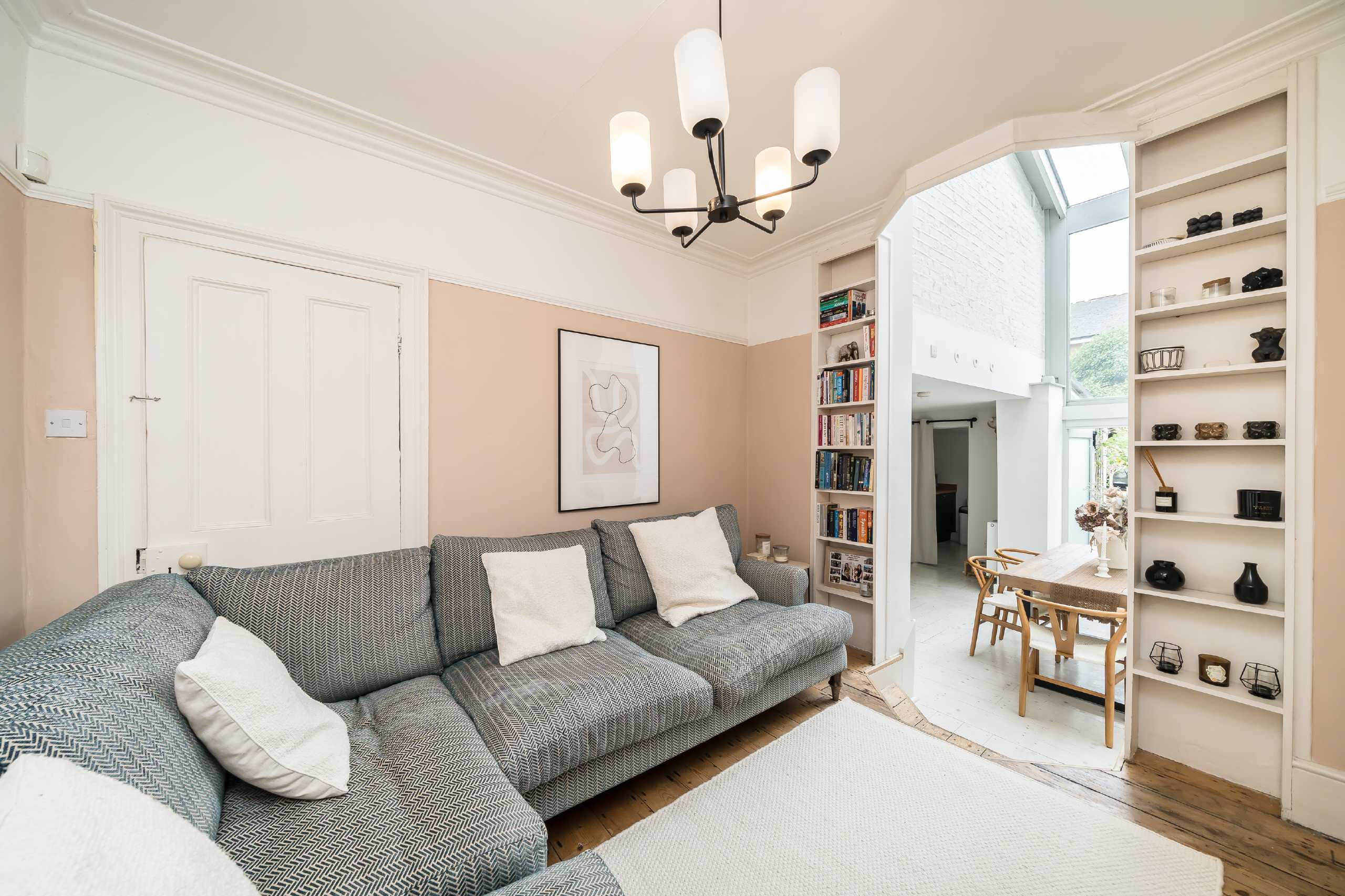 Flat Trinity Gardens in Greater London