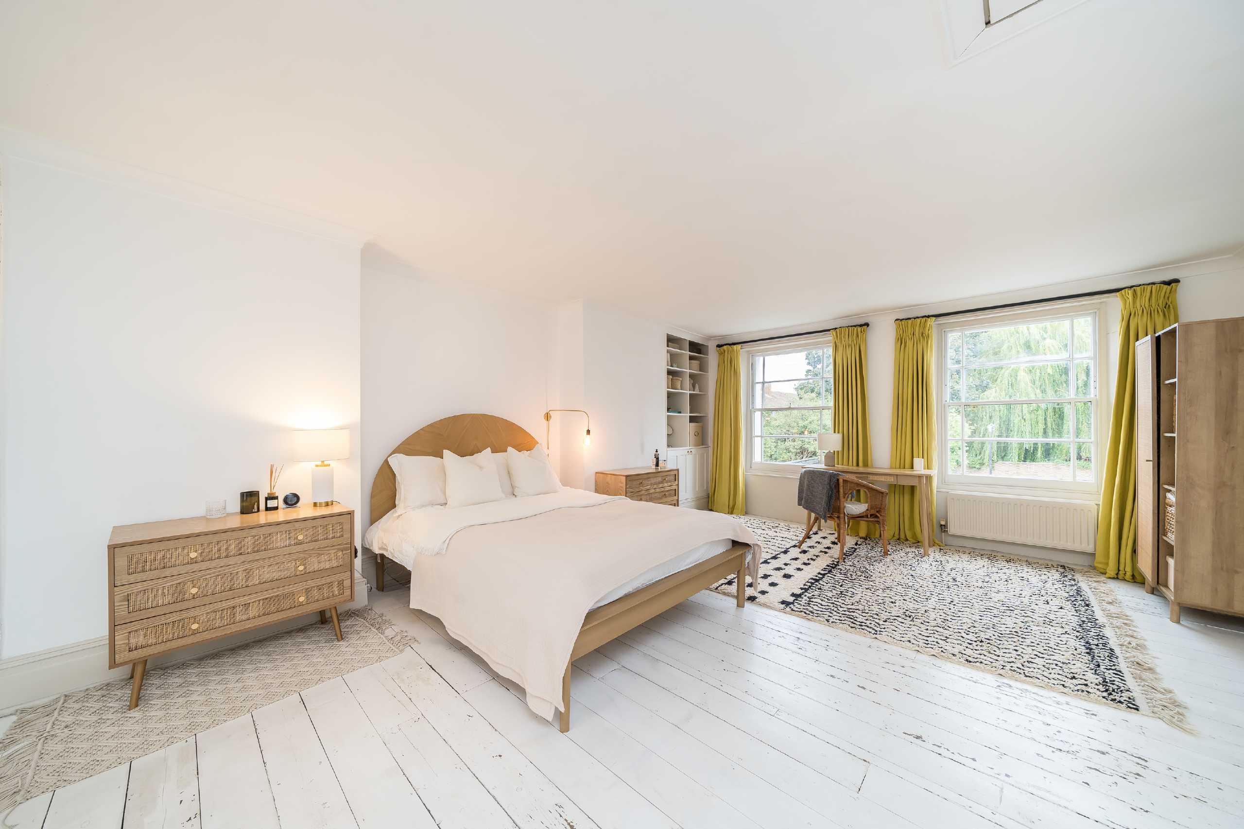 Flat Trinity Gardens in Greater London