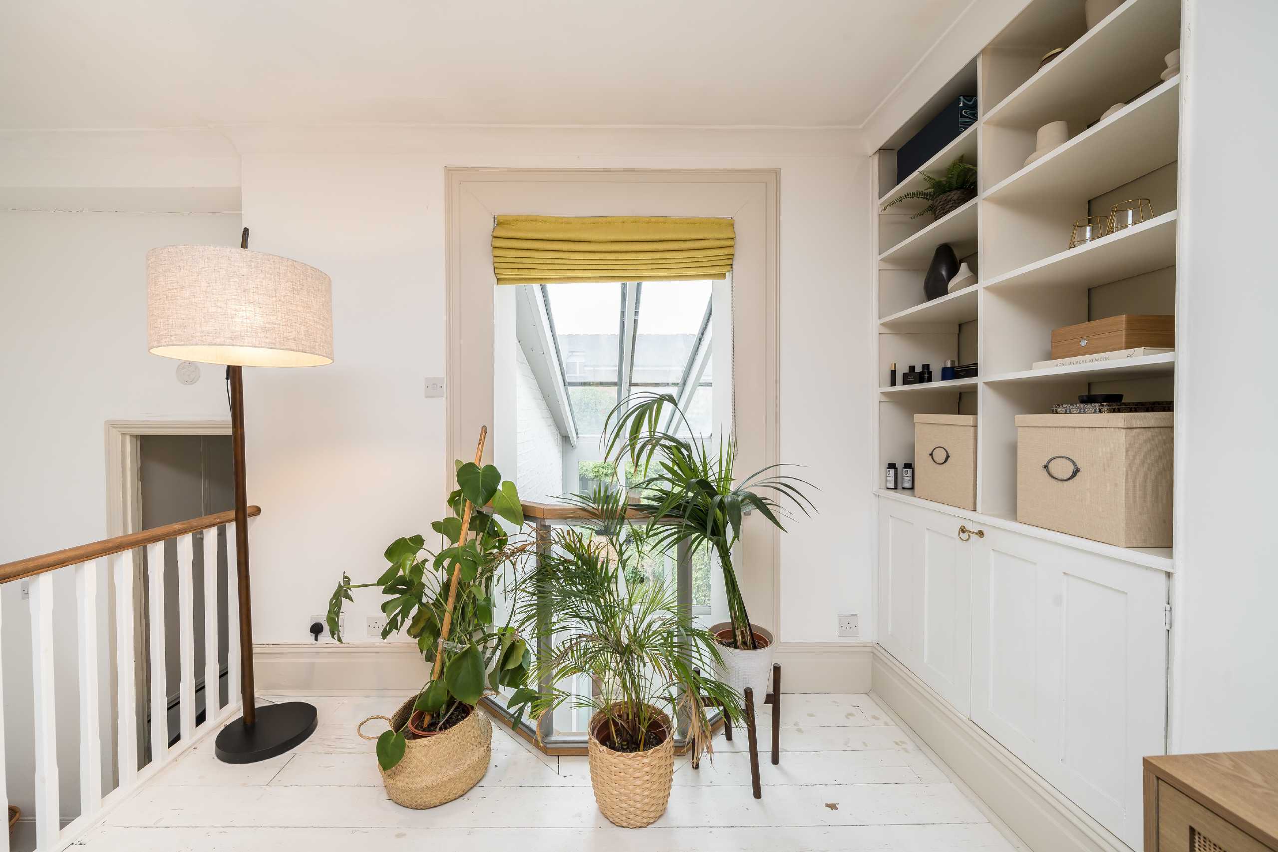 Flat Trinity Gardens in Greater London
