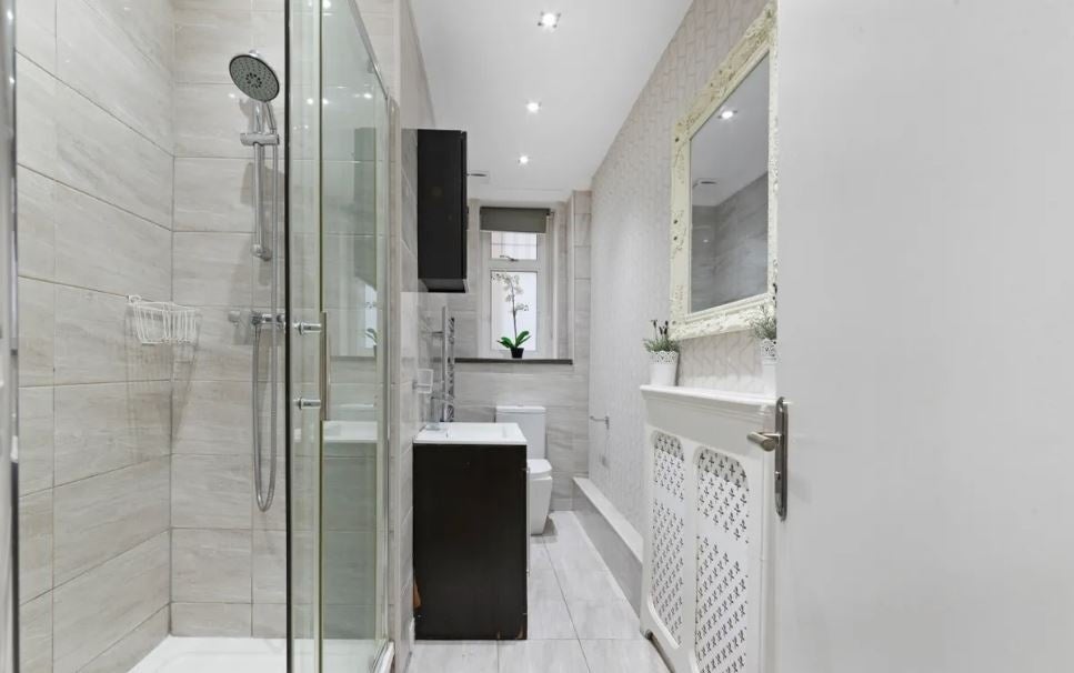 Flat Gloucester Gardens in City of Westminster