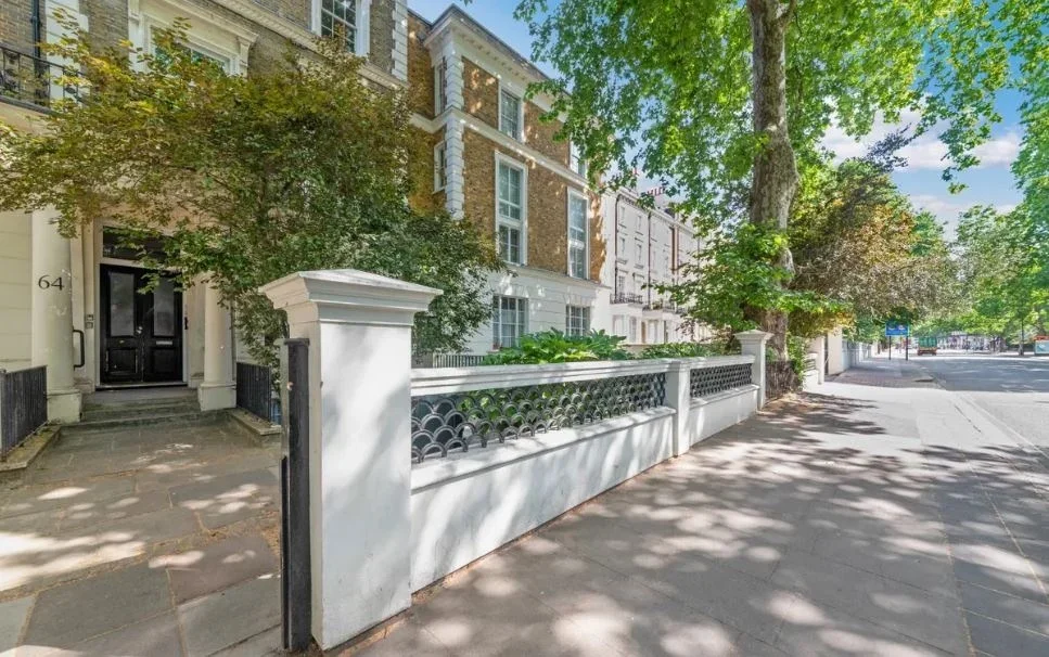 Flat Gloucester Gardens in City of Westminster