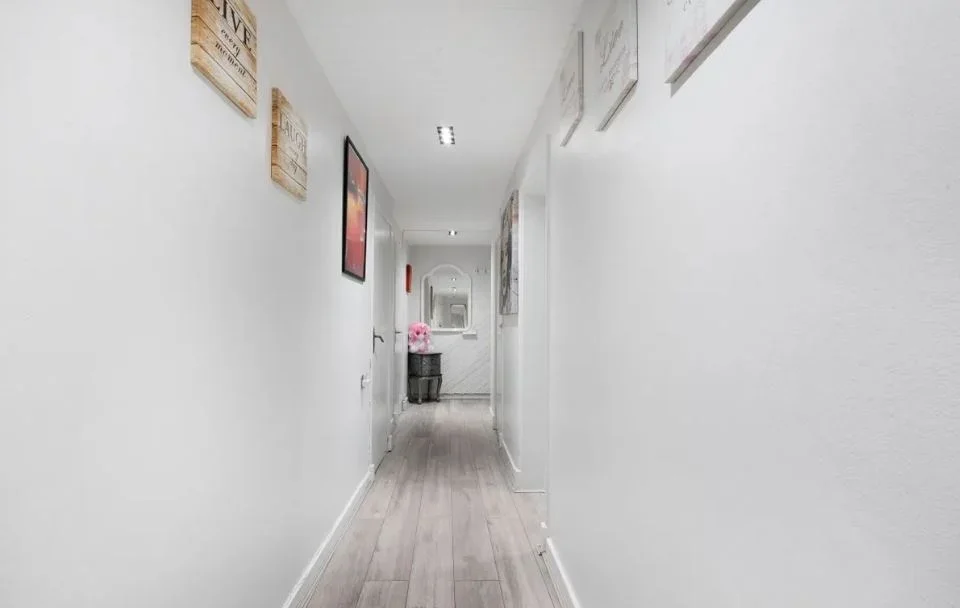 Flat Gloucester Gardens in City of Westminster