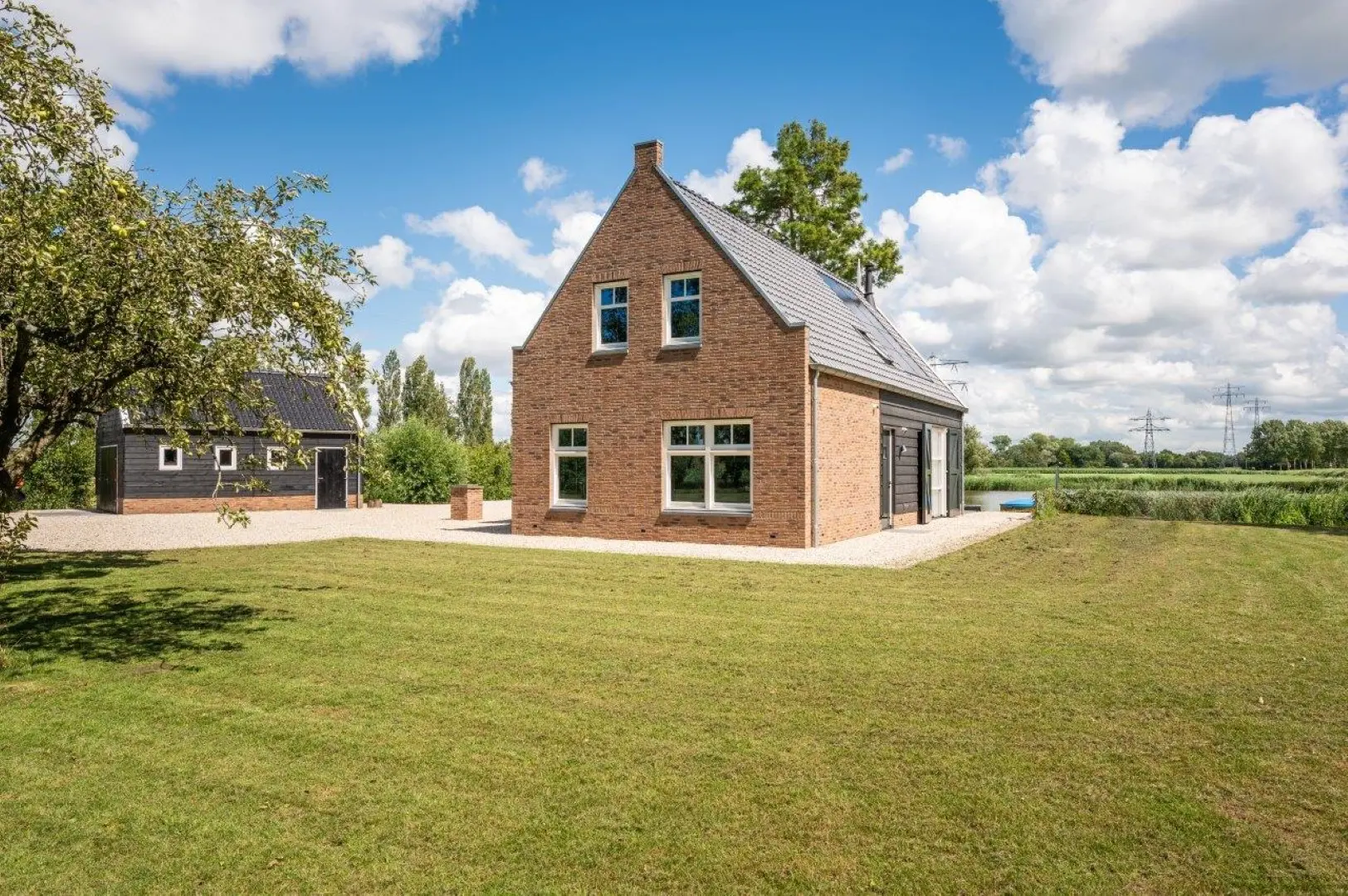 Huis Ooievaarsdijk 5 in Zwartewaal