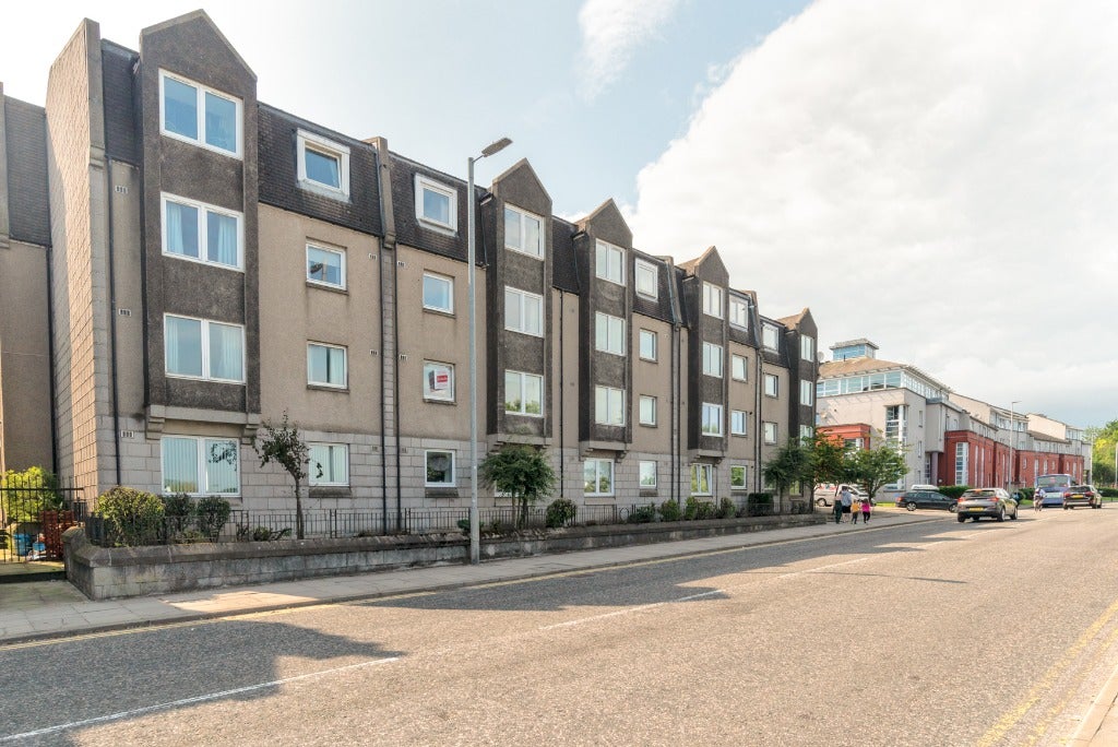 Flat Cedar Court in Aberdeen City