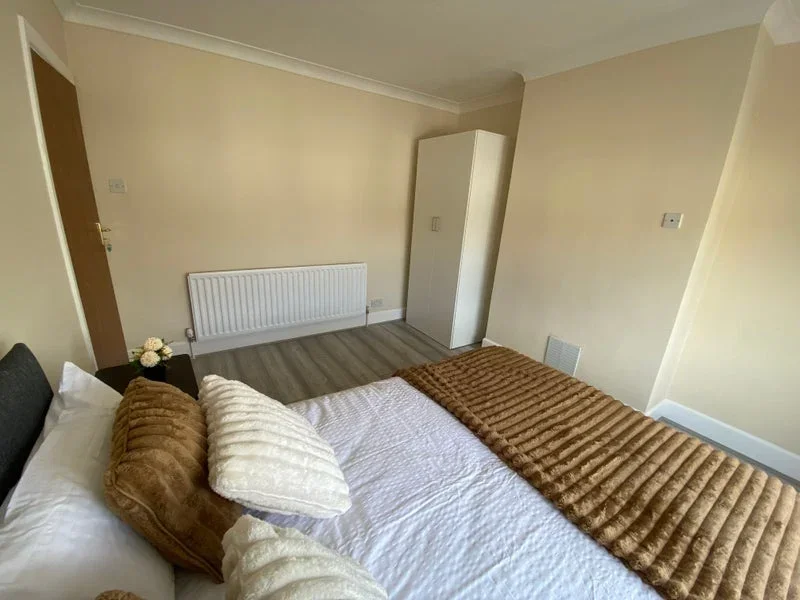 Room Elmes Road in Bournemouth