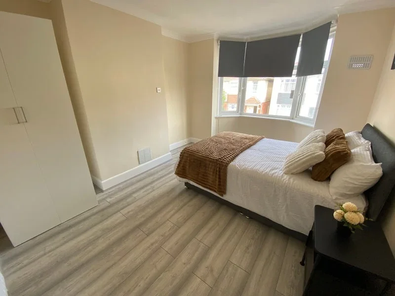 Room Elmes Road in Bournemouth