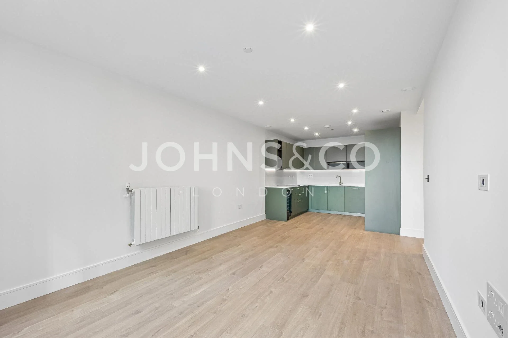 Flat Sandstone Lane in Greater London