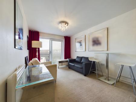 Flat Brunel Way in Swansea