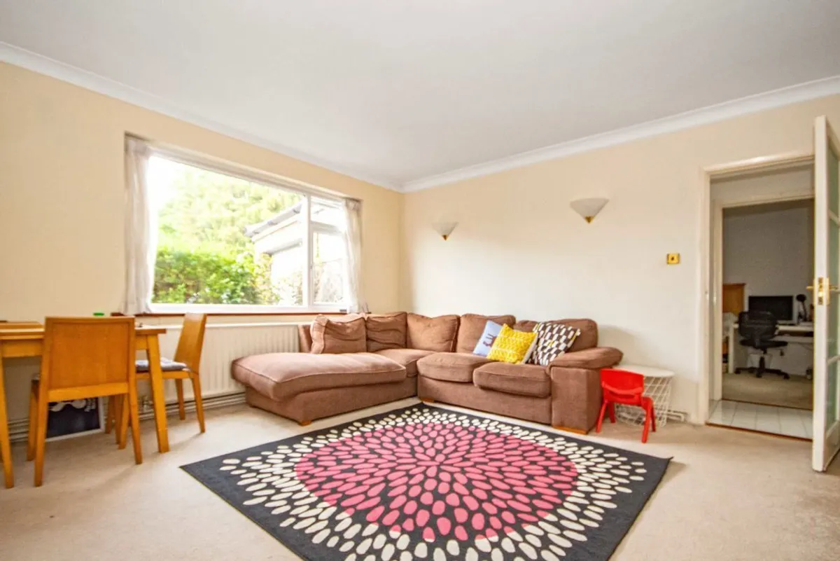 Flat Shakespeare Road in Greater London