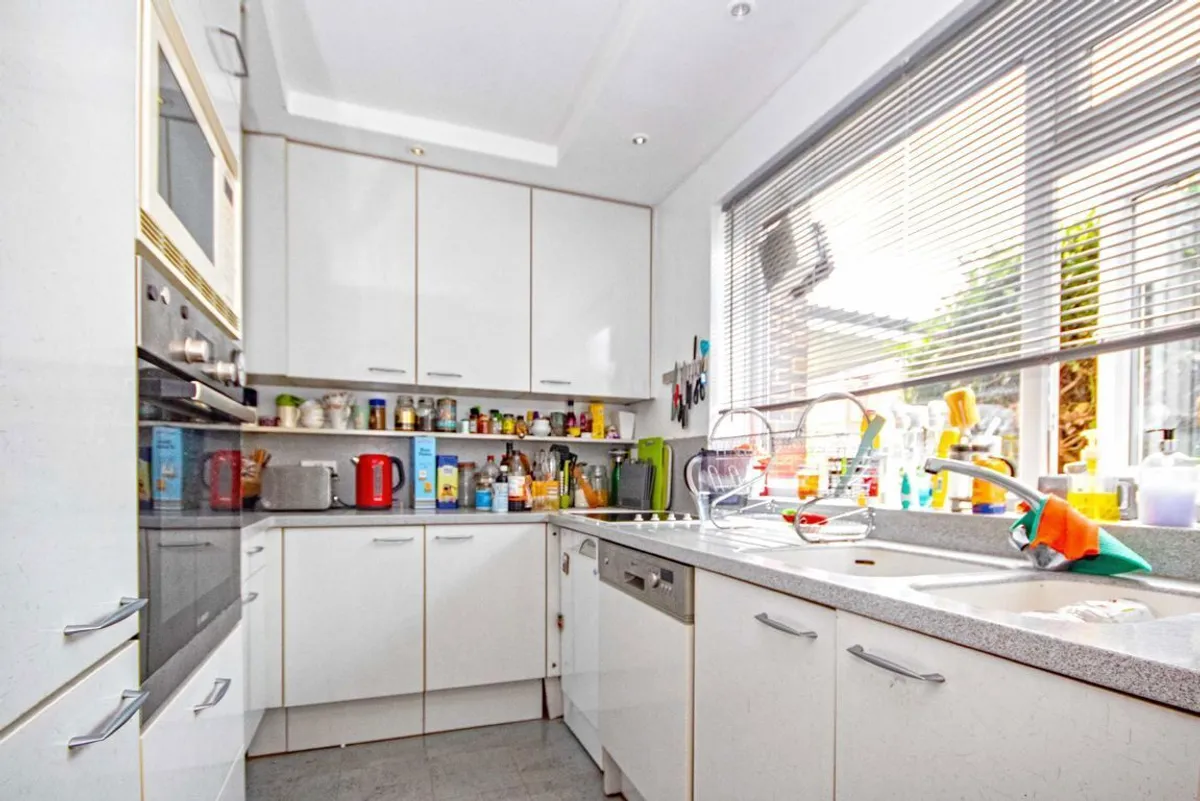 Flat Shakespeare Road in Greater London