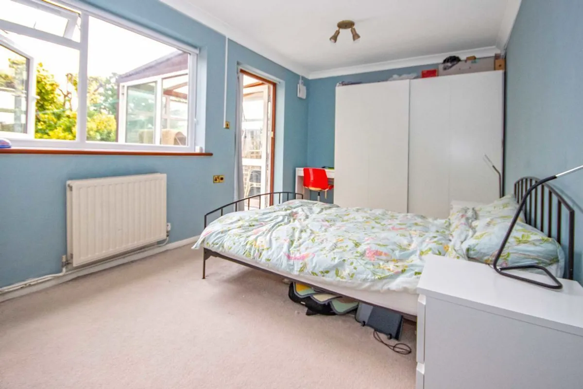 Flat Shakespeare Road in Greater London